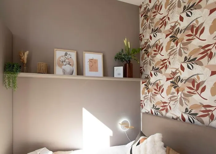 #61 1 Bdr Rossini Balcony Ac *