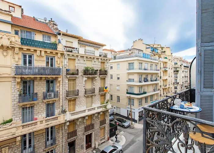 #61 1 Bdr Rossini Balcony Ac Apartament