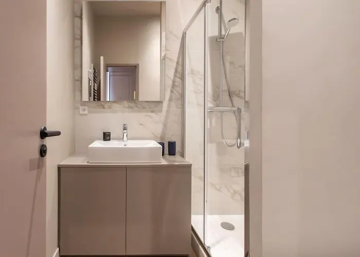 #61 1 Bdr Rossini Balcony Ac ניס