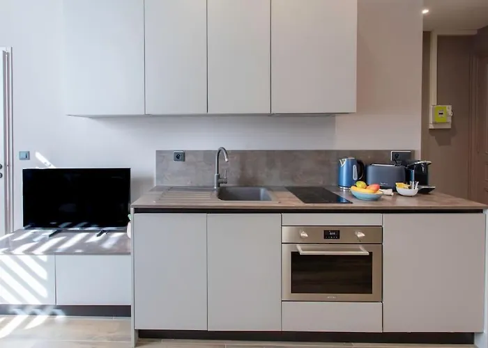 דירה #61 1 Bdr Rossini Balcony Ac *