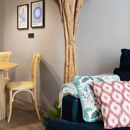 #61 1 Bdr Rossini Balcony Ac